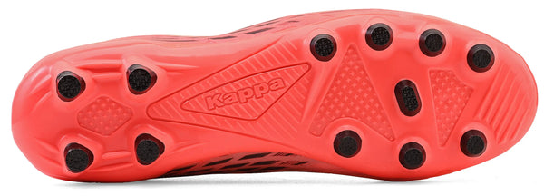 Chuteira com sola antiderrapante rosa e pontos de tração pretos, ideal para jogadores que buscam segurança e performance em campo.