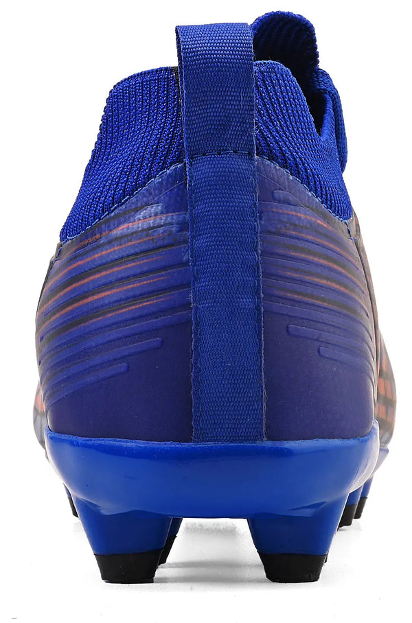 Imagem de chuteira de futebol azul, vista de trás, com detalhes de tiras e sola, ideal para esportes.