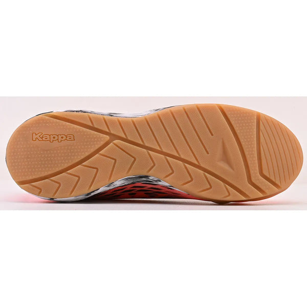 Sola de chuteira Kappa com detalhes de ranhuras e textura antiderrapante, ideal para atividades esportivas.