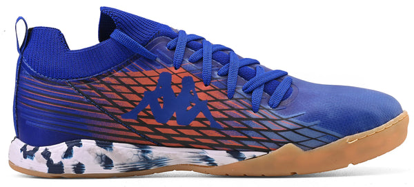 Chuteira azul com detalhes em laranja e sola em bege, perfeito para atividades físicas, com logo da Kappa em destaque na lateral.