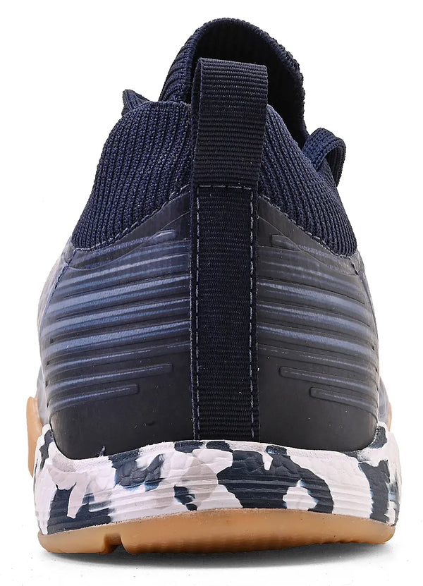 Imagem de chuteira Kappa na cor azul com detalhes pretos e brancos, visto de trás, ideal para corrida e esportes.