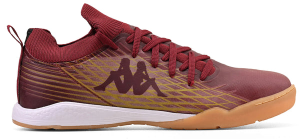 Chuteira com design moderno na cor vinho com detalhes dourados e sola confortável, ideal para praticantes de esportes e corrida ao ar livre.