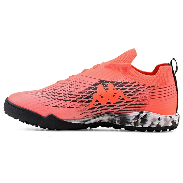 Chuteira da marca Kappa na cor rosa, com solado confortável e design moderno para corrida ou treino.