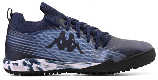 Chuteira azul com detalhes em preto e logotipo da Kappa na lateral, ideal para atividades físicas.