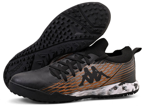 Chuteira preta com detalhes em laranja e sola antiderrapante, ideal para corrida e treino, com design moderno e confortável.