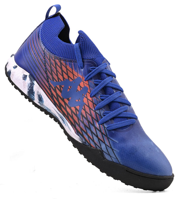 Chuteira azul com detalhes em preto e laranja, confortável e ideal para prática de esportes, com sola antiderrapante.