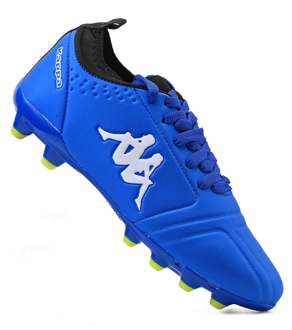 Chuteira de futebol na cor azul com detalhes em branco e amarelo, destacando um design moderno.