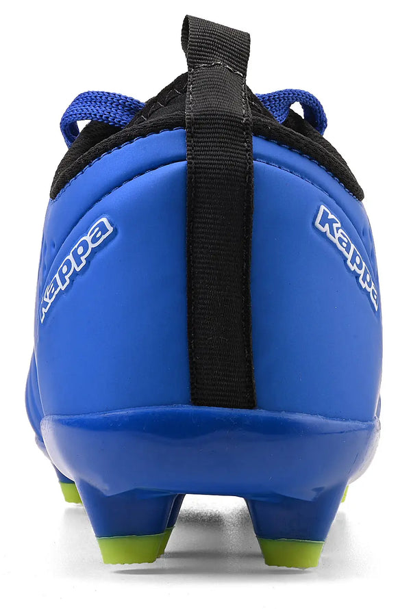 Chuteira de futebol azul com detalhes verdes e solado antiderrapante, ideal para jogadores de futebol.