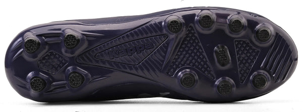 Chuteira de futebol Kappa azul escuro com sola antiderrapante e travas pretas modernas, ideal para desempenho durante jogos em campo.