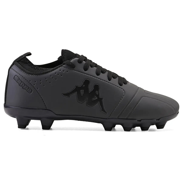 Chuteira de futebol Kappa na grafite, com detalhe do logo Kappa na lateral, ideal para jogos e treinos em campo.