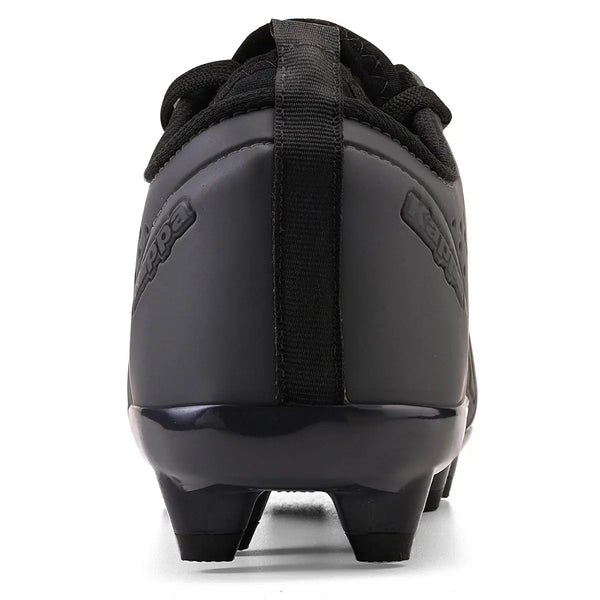 Chuteira grafite com detalhes em preto, com puxador no calcanhar. Ideal para jogos de gramado.