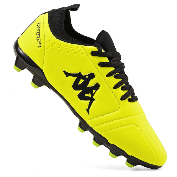 Chuteira amarela com detalhes em preto, design moderno e tecnologia para melhor desempenho em campo.