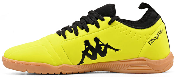 Chuteira amarela da Kappa com detalhe em preto e sola bege, adequado para atividades físicas ou uso casual, com logotipo visível na lateral.