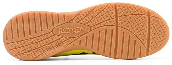 Imagem de sola da chuteira amarela Kappa, com detalhes na sola antiderrapante e marca visível no centro, apresentando um design em relevo para melhor aderência.