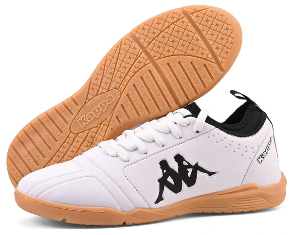 Chuteira da marca Kappa com detalhes pretos e sola de borracha antiderrapante, ideal para prática de esportes e atividades físicas.
