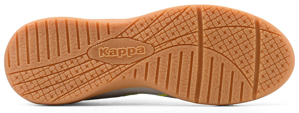 Imagem de sola da chuteira prata Kappa, com detalhes na sola antiderrapante e marca visível no centro, apresentando um design em relevo para melhor aderência.