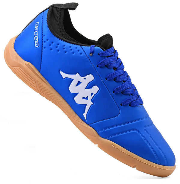 Chuteira azul com detalhes brancos e solado de borracha bege, com logo da Kappa na lateral, perfeito para prática de esportes.