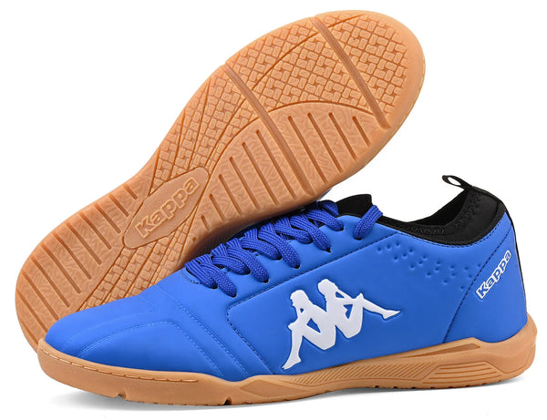 Chuteira azul da marca Kappa com detalhes brancos e sola de borracha antiderrapante, ideal para prática de esportes e atividades físicas.