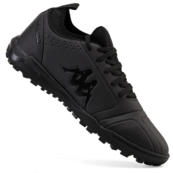 Chuteira preta com logo Kappa em destaque na lateral, ideal para atividades físicas, com design moderno e confortável.