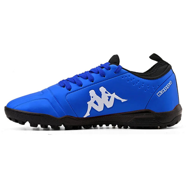 Chuteira azul com detalhes brancos da marca Kappa, com logotipo icônico na lateral, ideal para esportes, confortável e de alta qualidade.