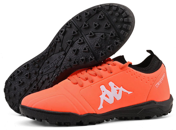 Chuteira laranja Kappa para prática de esportes, com solado antiderrapante e logo da marca visível na lateral, ideal para atividades físicas.