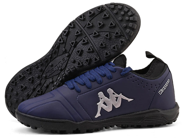 Chuteira azul marinho Kappa para prática de esportes, com solado antiderrapante e logo da marca visível na lateral, ideal para atividades físicas.