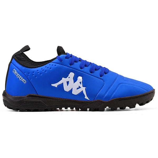 Chuteira azul com logo Kappa em branco e sola antiderrapante, ideal para prática esportiva, com design moderno e confortável.