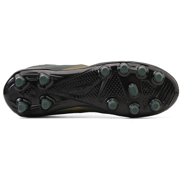 Imagem de chuteira Kappa com solado em cor preta e cravos em verde, ideal para atividades físicas.