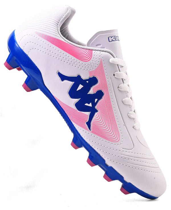 Chuteira esportiva branca com detalhes azuis e rosa e design moderno, solado de cravos para tração, ideal para praticantes de esportes.