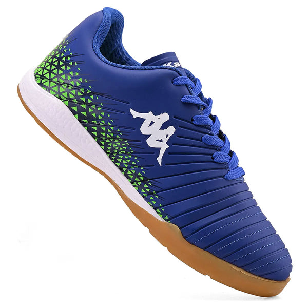 Chuteira azul com detalhes verdes e sola de borracha, perfeita para atividades físicas, com design moderno e confortável. Ideal para quem busca estilo e desempenho na prática esportiva.