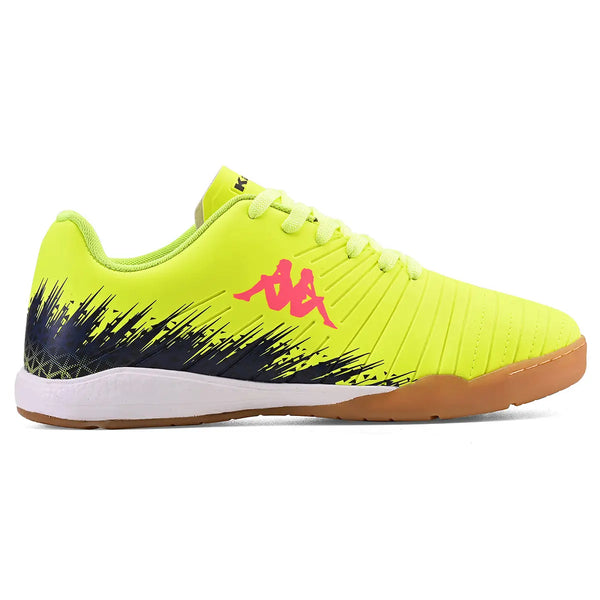 Chuteira Kappa em cor amarela com detalhes pretos e rosa e solado de borracha, ideal para atividades físicas e prática de esportes.