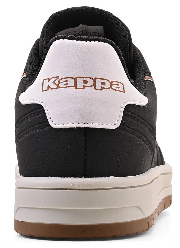 Parte de trás do tênis da marca Kappa esportivo preto e branco, ressaltando o estilo casuais e esportivos de tênis confortáveis para prática de atividades físicas.